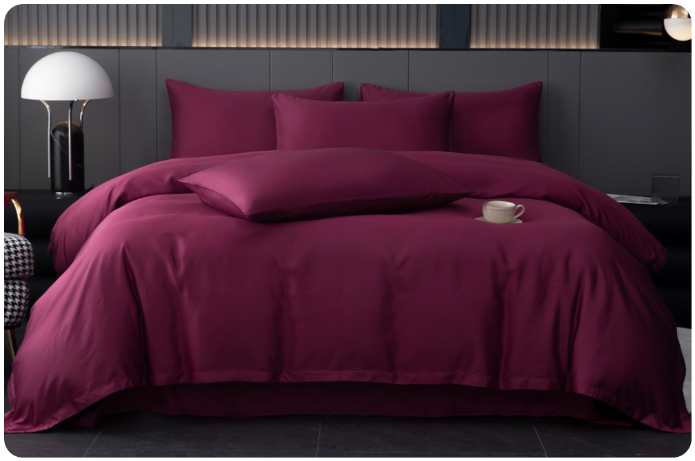 Bordo posteljnina Kalma Velvet v elegantni spalnici